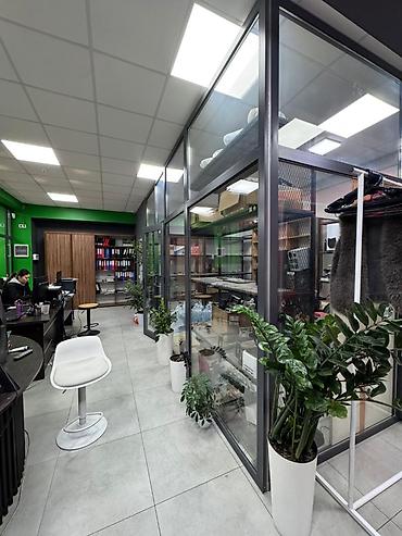 Аренда офисов: Аренда офисов, 100 м², В жилом комплексе, 1 линия, С оборудованием, С видом на горы — 13