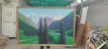 декаративные камни: Картина с пейзажем, изображающая горную долину с хвойными деревьями на