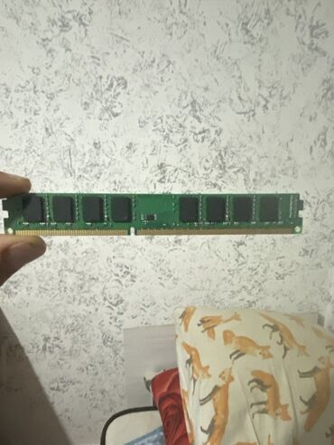 Qida blokları: Operativ yaddaş (RAM) Samsung, 8 GB, 1600 Mhz, DDR3, PC üçün