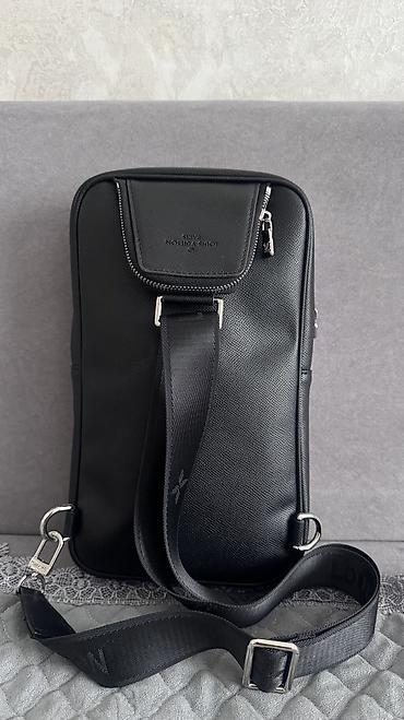 Другие сумки: Сумка-слинг Louis Vuitton Paris в черном цвете. Компактная — 3
