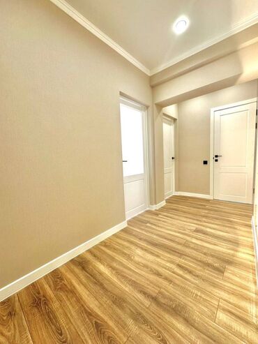 срочно продаётся 1 комнатная квартира в районе парк фучика: 1 бөлмө, 39 кв. м, Элитка, 2 кабат, Дизайнердик ремонт