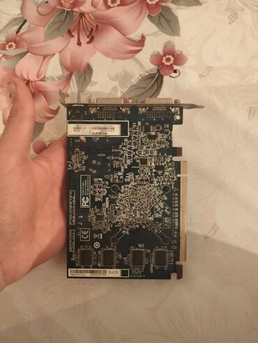 Videokartlar: Satılır: 4 işlək videokart bir yerdə Videokartlar: GeForce 9600 GTX — 19