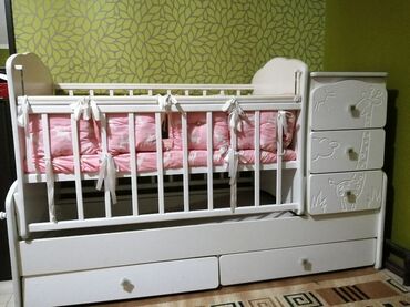 Детский мир: Детский кровать 3 в 1 Состояние хорошее, ребенок в обеденный сон