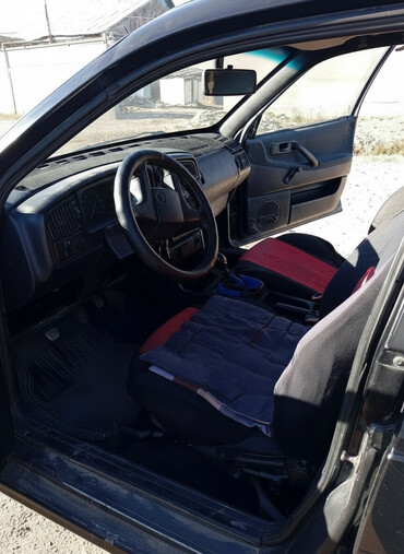 Другие автомобили: Автомобиль: легковой хэтчбек/седан класса компакт (салон на фото) — 1