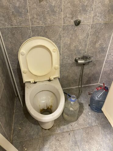 Hamam üçün aksessuarlar: Unitaz və bide-şlanq dəsti - Klassik podves olmayan, döşəməüstü