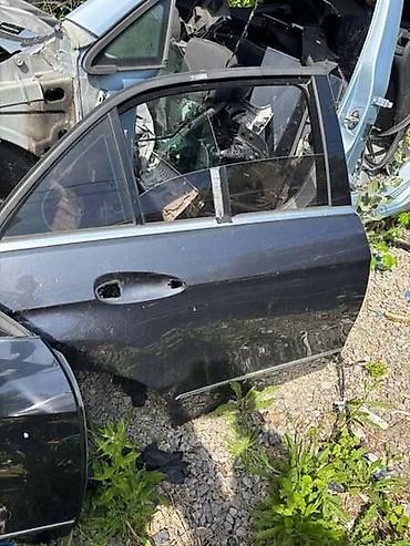 auto plac sirena: VRATA W212 ZA MERCEDES BENZ E KLASA, E 200, E 220 . OD 2009. DO — 2