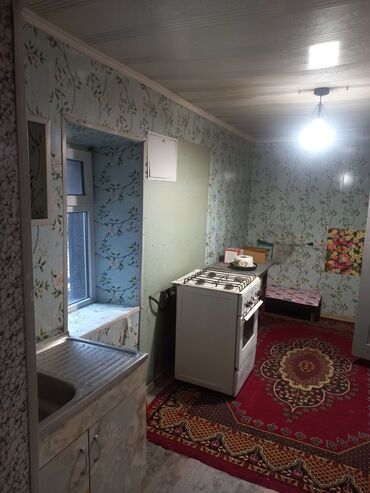 долгосрочная аренда домов ош: 42 м², 3 комнаты, Парковка, Забор, огорожен