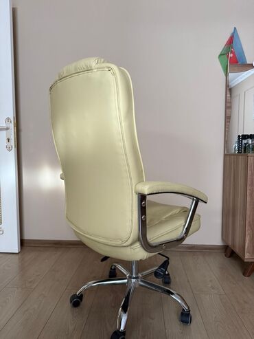 Ofis və oyun kresloları: Təkərli, Qolları tənzimlənmir, Süni dəri — 4