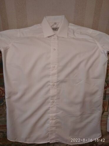 белый рубашка: Рубашка
