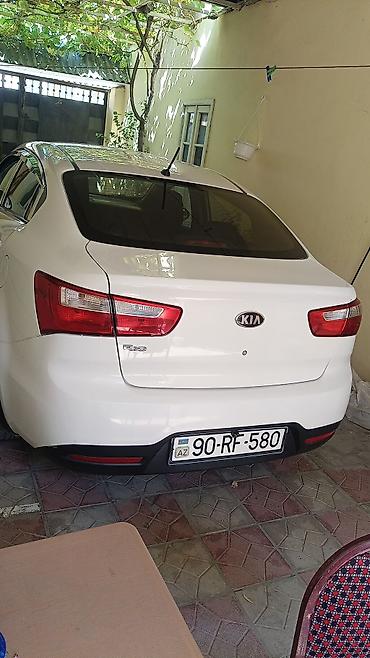 e60 guzgu: Kia Rio sedan – ağ rəng, 4 qapılı, şəhər və tras üçün qənaətcil — 4