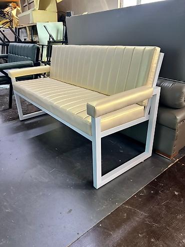 Ремонт, реставрация мебели: Перетяжка мягкой мебели Профессиональная перетяжка и обновление: - — 8