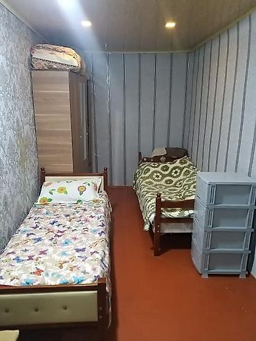 8 mikrorayon: 2 otaqlı ev işləyən və ya tələbə xanımlara kirayə verilir.bir nəfər — 9