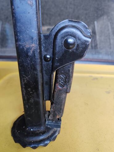 Auto delovi: Dizalica original za Ficu- Zastava 750, 850 . Polovno, kao novo. Cena — 5