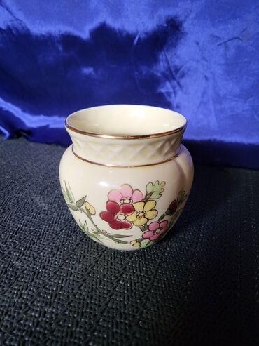 kupujem prodajem poni bicikle: Vaza Zsolnay 1920g+,ekskluzivna serija porcelana,rucno oslikana
