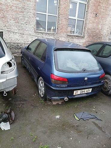 peugeot 406: Peugeot 306, синий хэтчбек (5 двери). Автомобиль после ДТП, без — 2