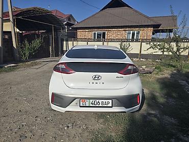 Транспорт: Hyundai Ioniq: 2018 г., Автомат, Электромобиль, Хэтчбэк — 8