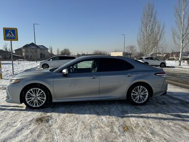 камра: Toyota Camry: 2018 г., 2.5 л, Вариатор, Гибрид, Седан