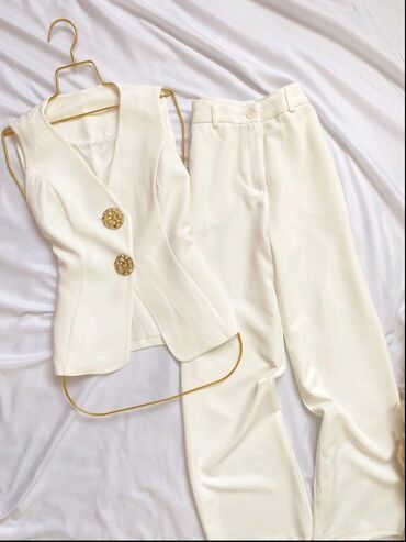 Kompleti: • Komplet ||
• Veličine: S M L — 1