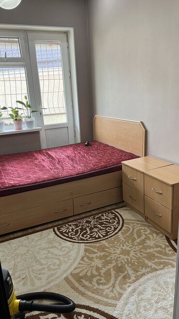 двухспальной кроват: Спальный гарнитур, Двуспальная кровать, Тумба, цвет - Бежевый, Б/у