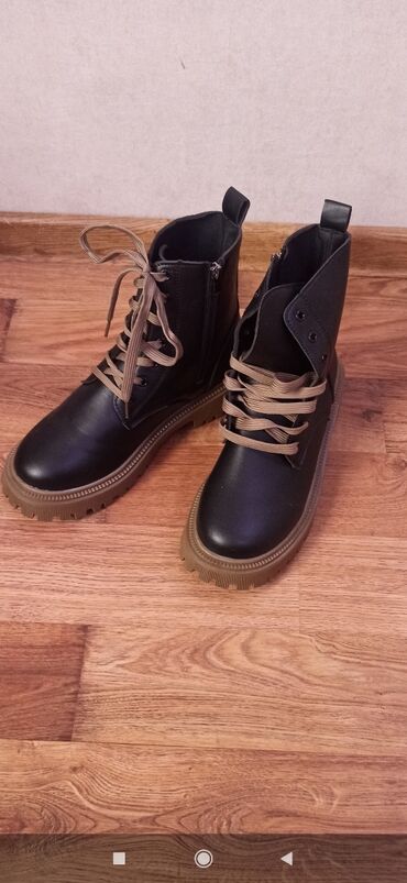 Botinka və botilyonlar: Teze 38.39 ölçü. Qadın üçün şnurovkalı qış payız botu - Rəng: üst