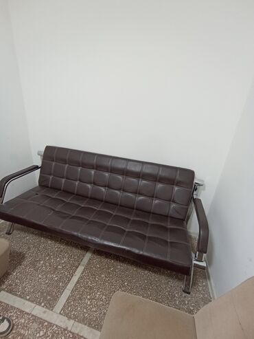офисные мебель: Срочно продается комплект мебели: диван шкаф стол Самовывоз с