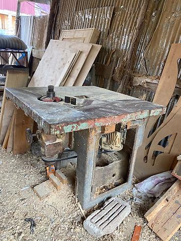 yer suren: Ağac emalı üçün frez dəzgahı - Aşağıdan elektrik mühərrikli, kəmər — 2