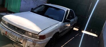 капот митсубиси галант: Mitsubishi Galant: 1990 г., Седан
