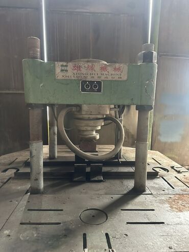 резка кирпича: Пресс станок без ЧПУ, Гидравлический