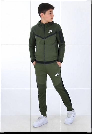 nike dualtone racer: Materijal pamuk
velicine 10, 12, 14 i 16
3000 din — 2