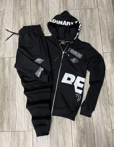 Trenerke: Veličine od M do 2XL
Cena 4200 din — 15