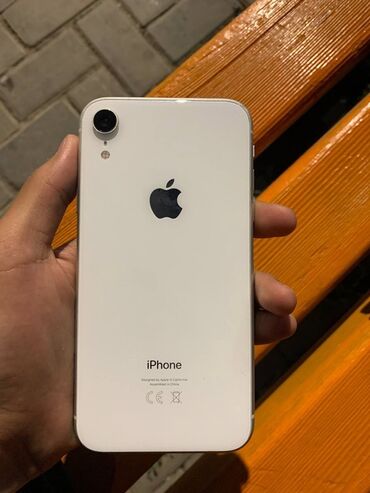 телефоны айфон xr: IPhone Xr, Б/у, 64 ГБ, Серебристый, Чехол, 80 %
