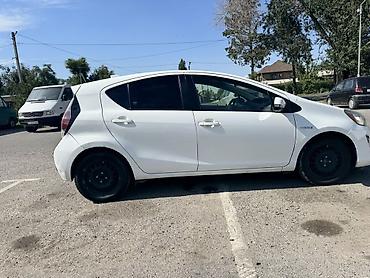 toyota prius: Toyota Prius C: 2016 г., 1.5 л, Автомат, Гибрид, Хэтчбэк — 6