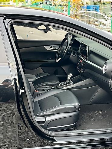 Kia: Kia K3: 2021 г., Седан — 17