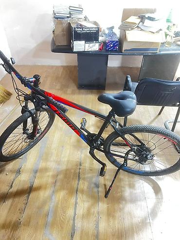 Dağ velosipedi – 26” təkər, yüngül alüminium gövdə, amortizatorlu ön