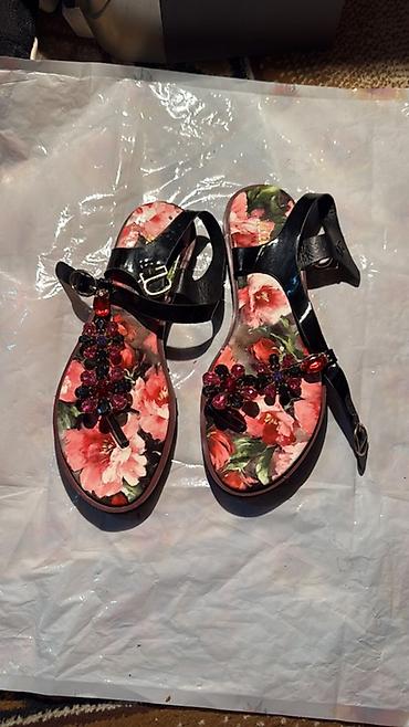 Босоножки, сандалии, шлепанцы: Женская обувь — два варианта. 1) Сандалии с декором - Размеры: 37 и — 2