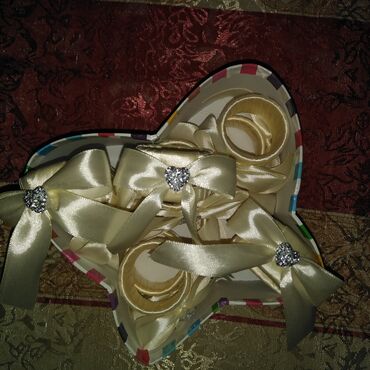 Svadbena oprema: Cvetna traka za kosu sa velom, idealna za posebne prilike. Traka je — 39