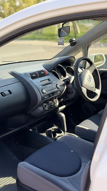 getz 2: Honda Fit: 2001 г., 1.3 л, Вариатор, Бензин, Хэтчбэк — 6