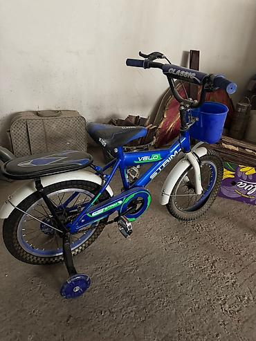 uc tekerli velosiped: Uşaq velosipedi – mavi rəngli, 14–16 düym kateqoriyasında (təxmini) — 1