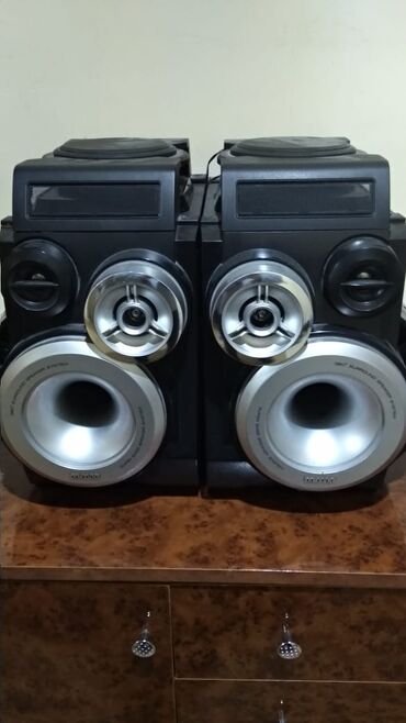 Musiqi mərkəzləri: 3800 w Güclü səs sistemi 2 Basoviki 2 Səs Kalonkaları var — 6