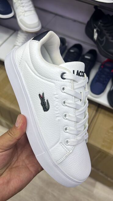 гибридные батарейки: Кроссовки Lacoste (низкие, белые) - Материал верха: зернистая экокожа