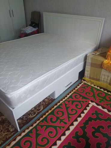двуспальная кровать с ящиками: Двуспальная Кровать, Б/у