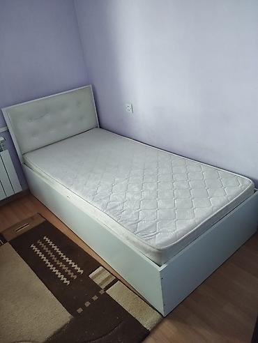 Çarpayılar: Tək nəfərlik çarpayı və döşək dəsti - Ölçü: təxminən 90x190 sm — 2