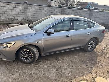 byd e9 2025: BYD : 2024 г., 1.5 л, Робот, Гибрид, Седан — 7