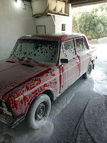 vaz 2106 abisovkasi: VAZ 2106 sedan, qırmızı rəng. Salon qara rəngli elementlərlə, ön — 2