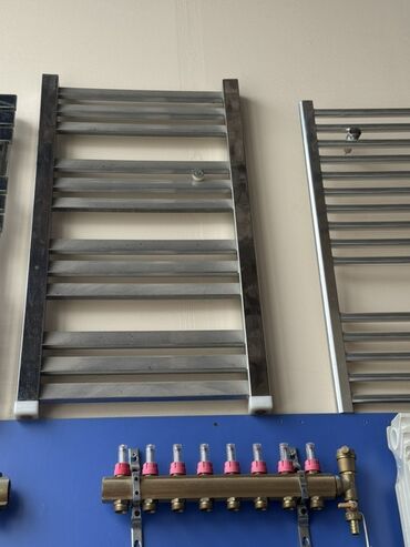 Mətbəx kranları: Bu metal dəsmal quruducu hamam otaqları üçün nəzərdə tutulub. Onun