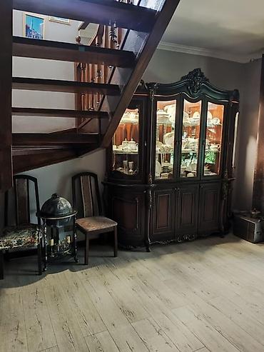 Продажа коттеджей и домов: 5 и более комнат, 220 м², 10 соток, Бишкек, Собственник — 12