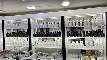 parfüm vitrini: 170 cesid yag top ve delux keyfiyyetde. Her biri ortalama 50/100ml — 5