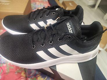 Кроссовки Adidas, классическая черно‑белая расцветка с тремя белыми