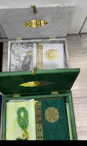 Xonça: Qabın 31sm uzunu Qabın eni 23sm Qurani Kərim İnci tesbeh Səccadə 100 — 10