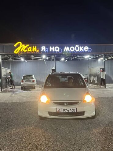 афто мобиль спортивный: Белый хэтчбек Honda Fit с пятью дверями и передним приводом